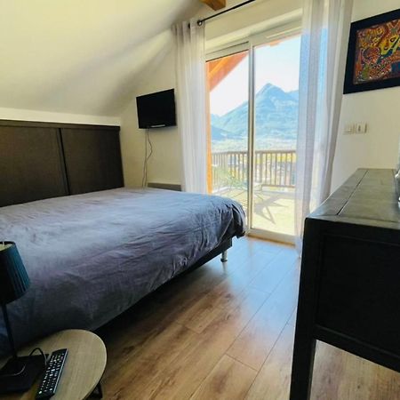Large Chalet With Terrace And View In Briancon Appartement Buitenkant foto