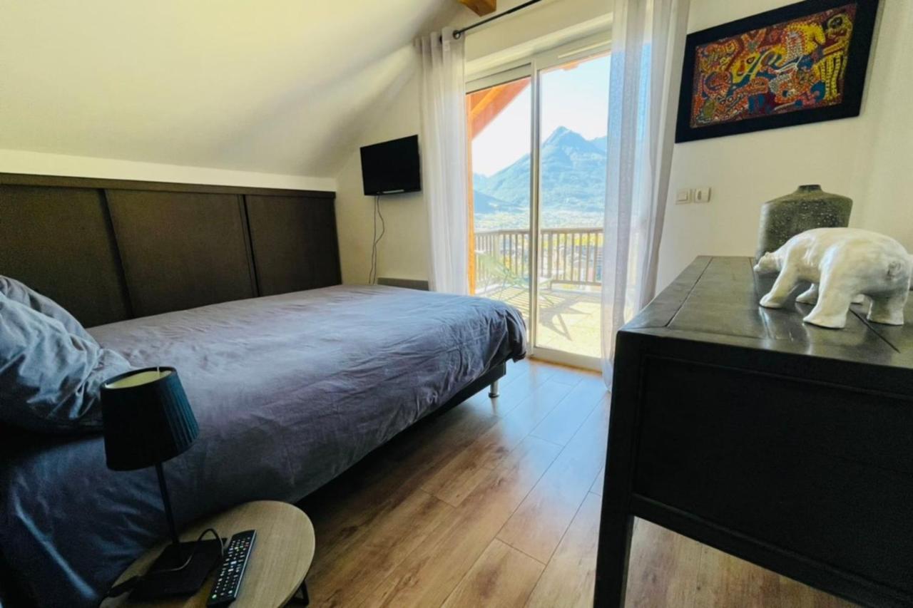 Large Chalet With Terrace And View In Briancon Appartement Buitenkant foto