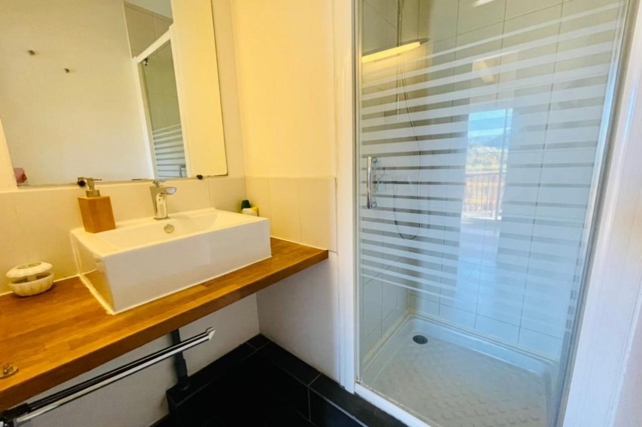 Large Chalet With Terrace And View In Briancon Appartement Buitenkant foto