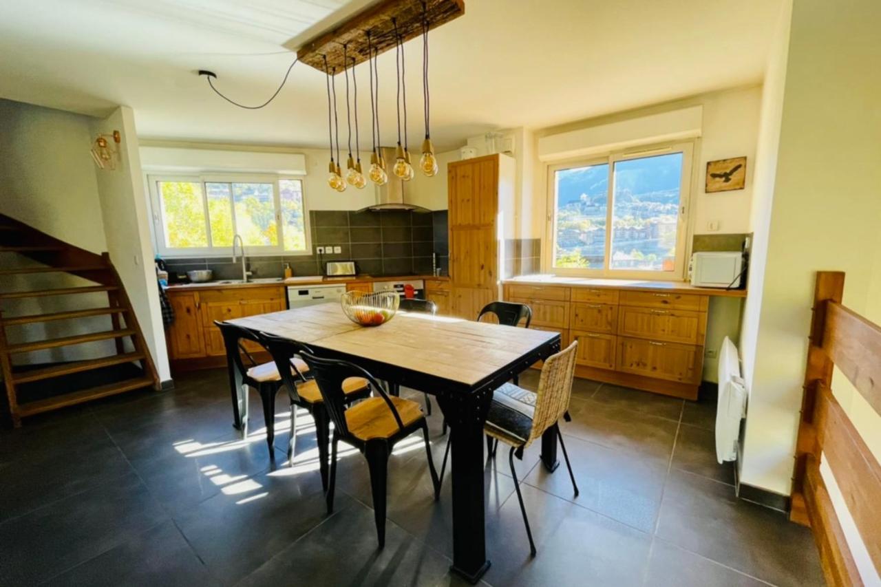 Large Chalet With Terrace And View In Briancon Appartement Buitenkant foto