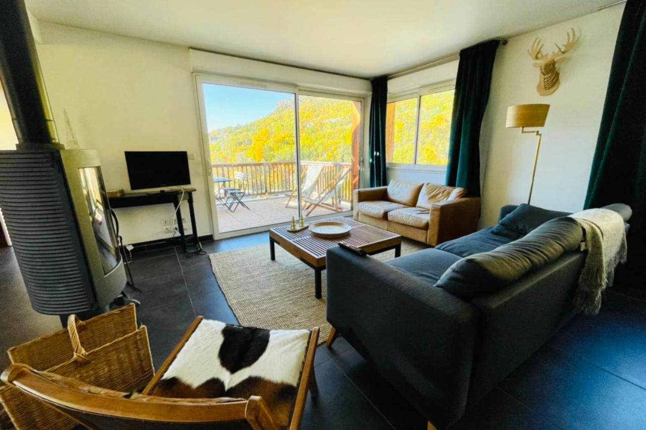 Large Chalet With Terrace And View In Briancon Appartement Buitenkant foto