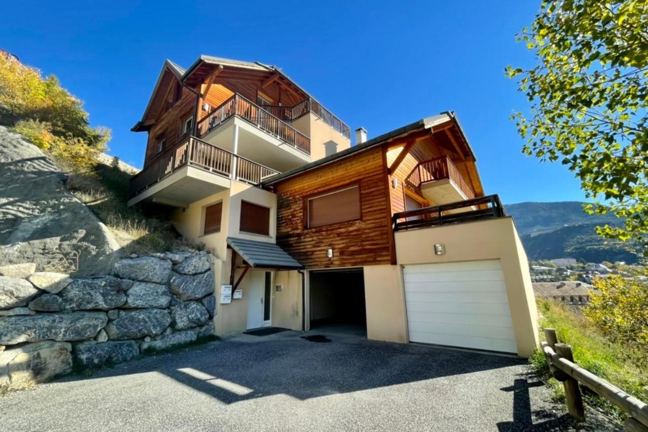 Large Chalet With Terrace And View In Briancon Appartement Buitenkant foto
