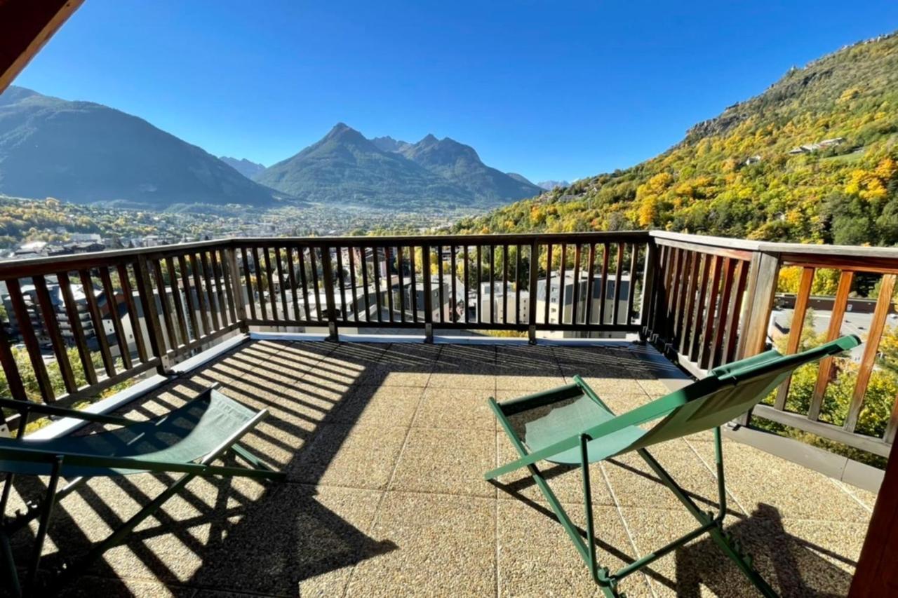 Large Chalet With Terrace And View In Briancon Appartement Buitenkant foto