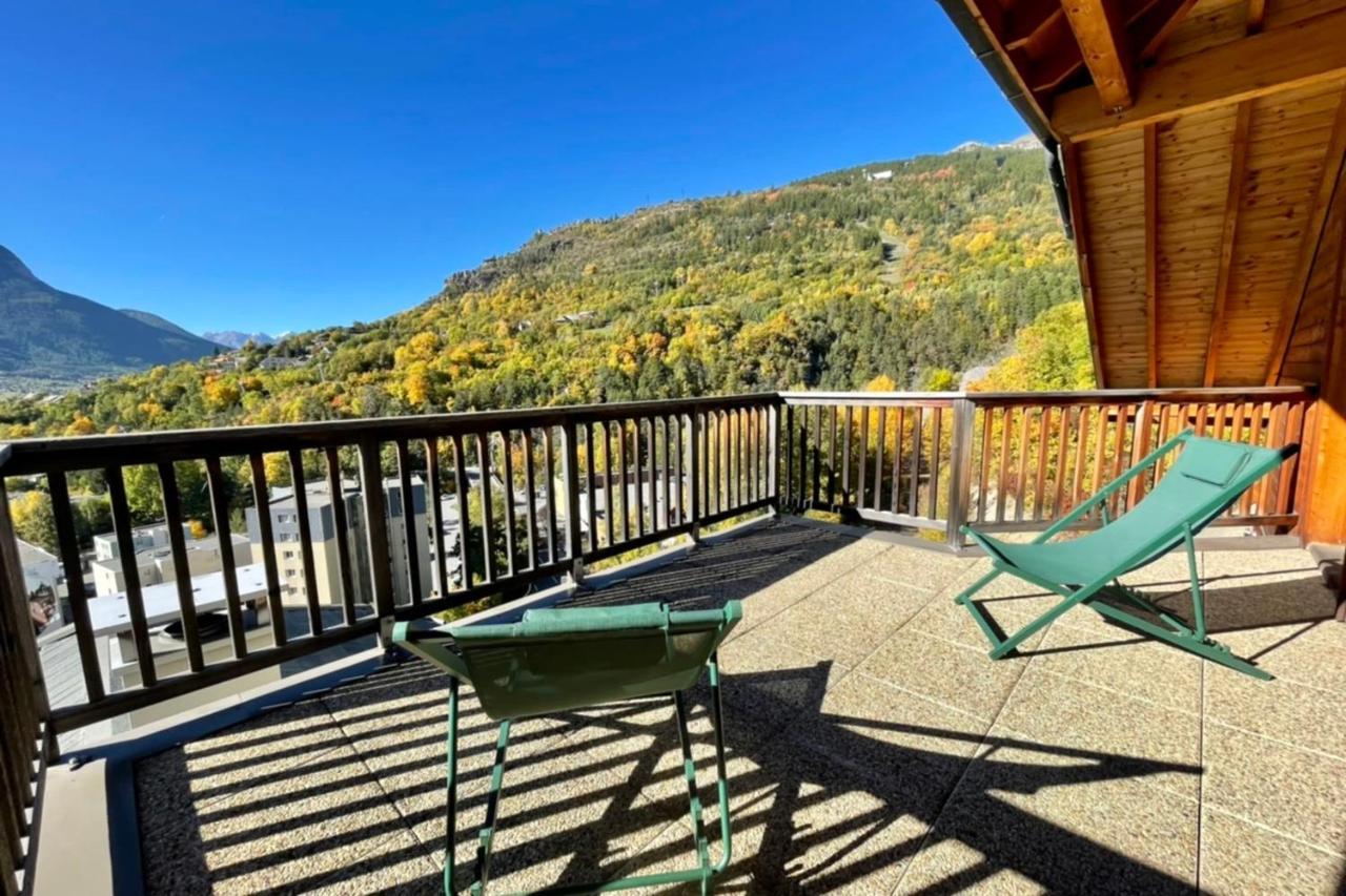 Large Chalet With Terrace And View In Briancon Appartement Buitenkant foto